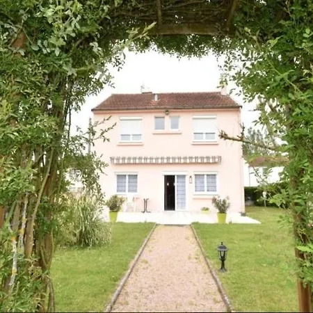 La Maison Ensoleillee بيت ضيافة *